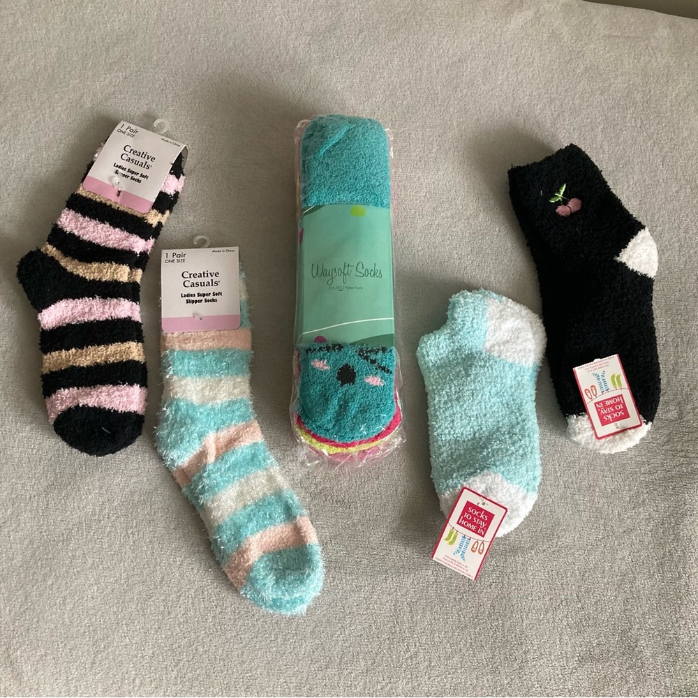9 pairs of fuzzy socks
